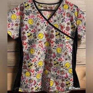 GreenTown Music Inspired Smiley Faces Nursing Scrub Top Women’s Size SMALL